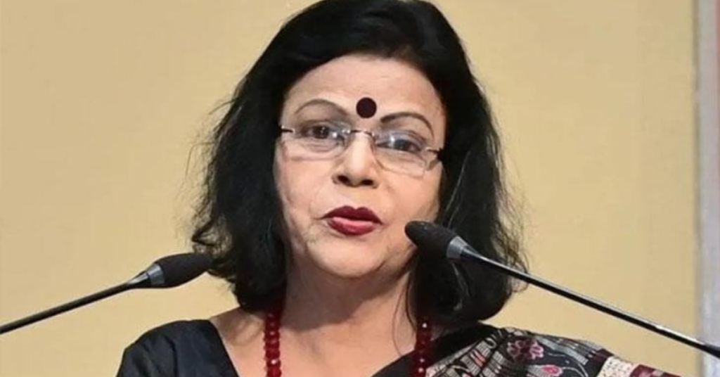 ओडिशा रेल मोर्चा के दौरान प्रदर्शन करते लोग और रेलवे ट्रैक