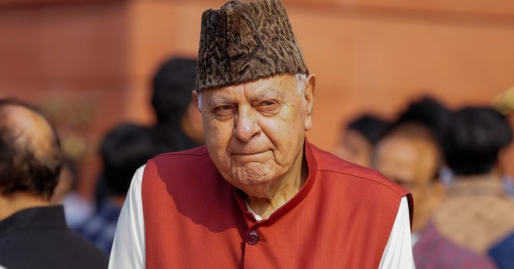 Farooq Abdullah ने हजरतबल दरगाह में अलविदा जुम्मा की नमाज अदा की