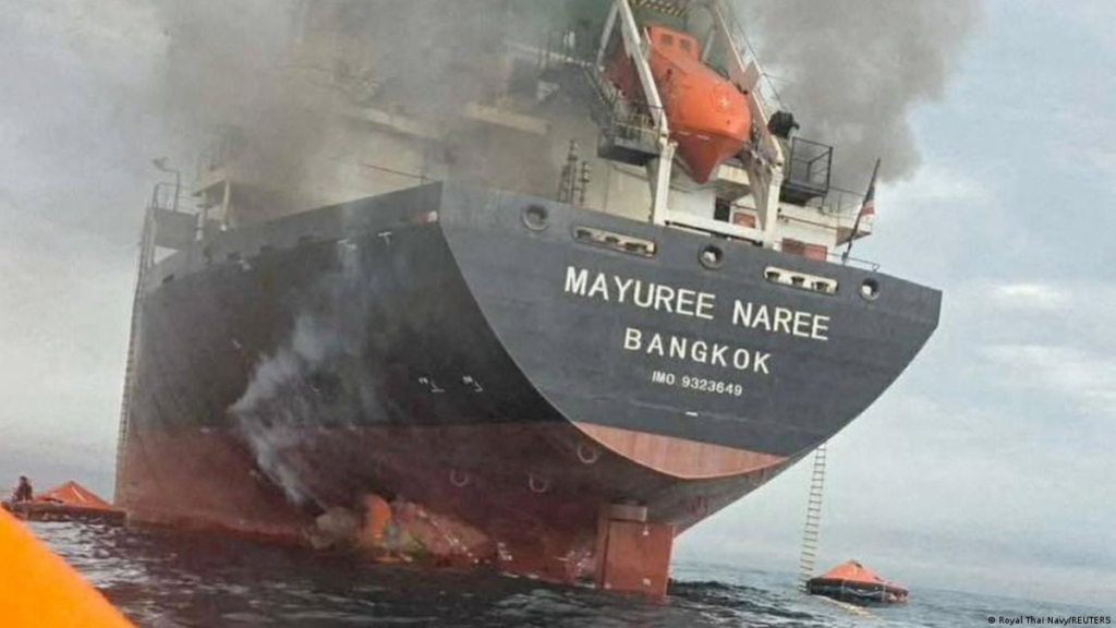 भारत-ईरान वार्ता युद्ध के बीच होर्मुज जलडमरूमध्य से गुजरे भारतीय जहाज