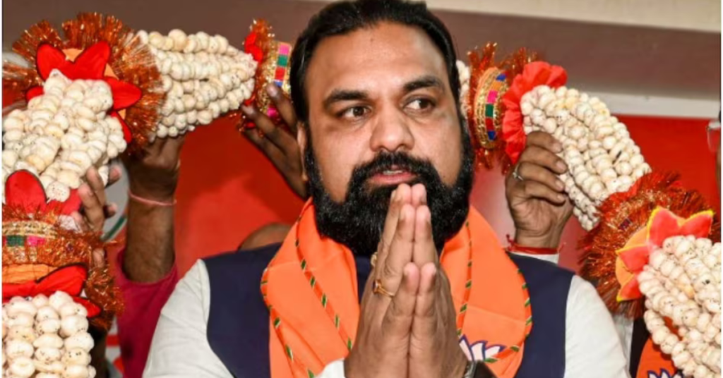 सम्राट चौधरी शपथ लेते हुए का दृश्य