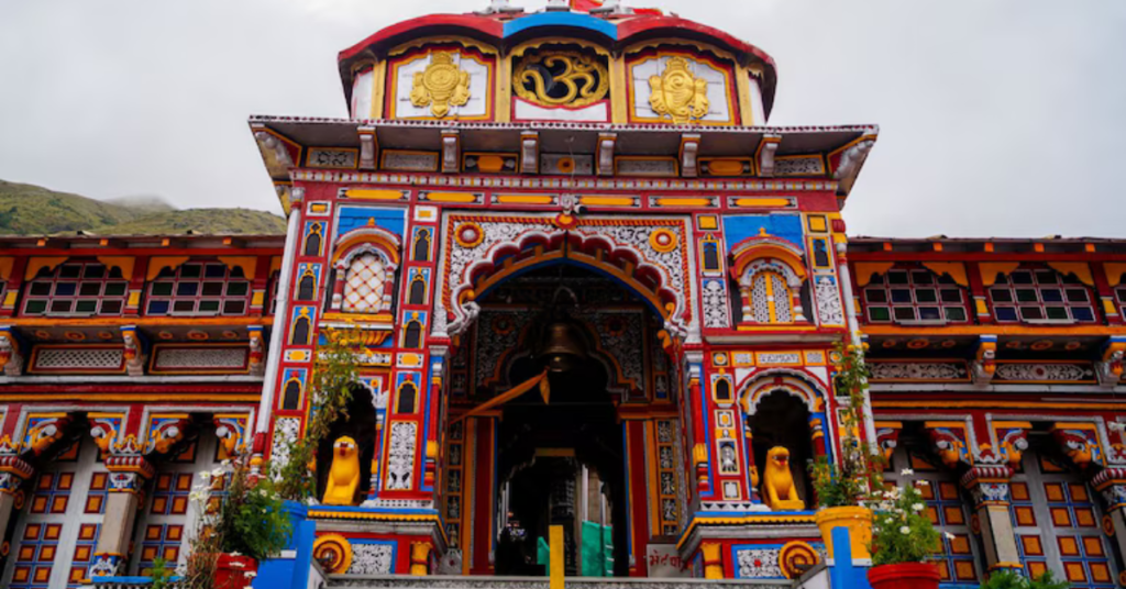 बद्रीनाथ मंदिर कपाट खुलना 2026 के दौरान दर्शन का दृश्य