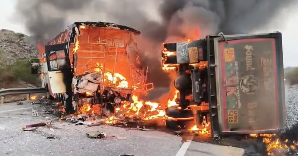 आंध्र प्रदेश सड़क हादसा दृश्य