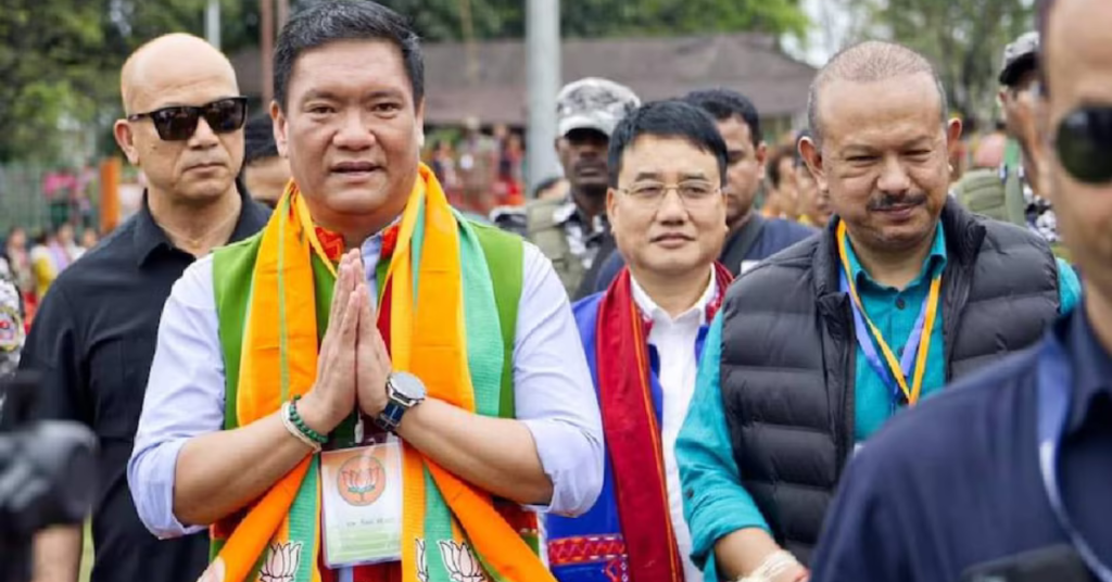 अरुणाचल प्रदेश के मुख्यमंत्री से जुड़ा दृश्य