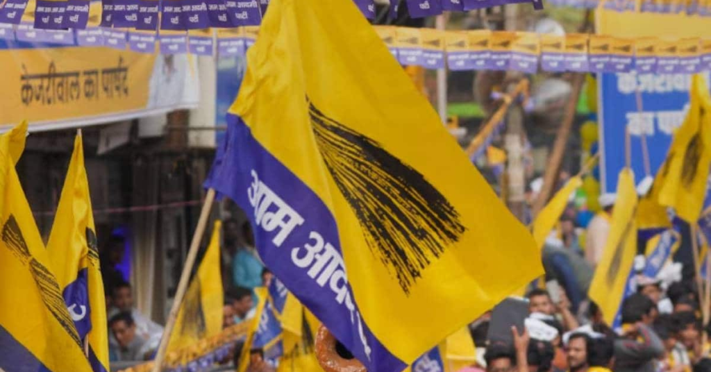 गुजरात हवाला रैकेट मामले में पुलिस जांच और बड़े नेताओं पर शक