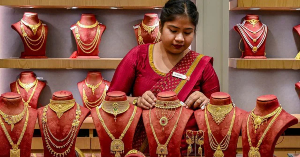 सोने के हॉलमार्क की पहचान से जुड़ा दृश्य