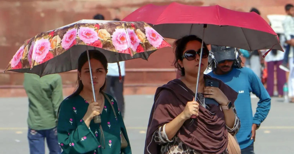 भीषण गर्मी और लू से परेशान लोगों की तस्वीर