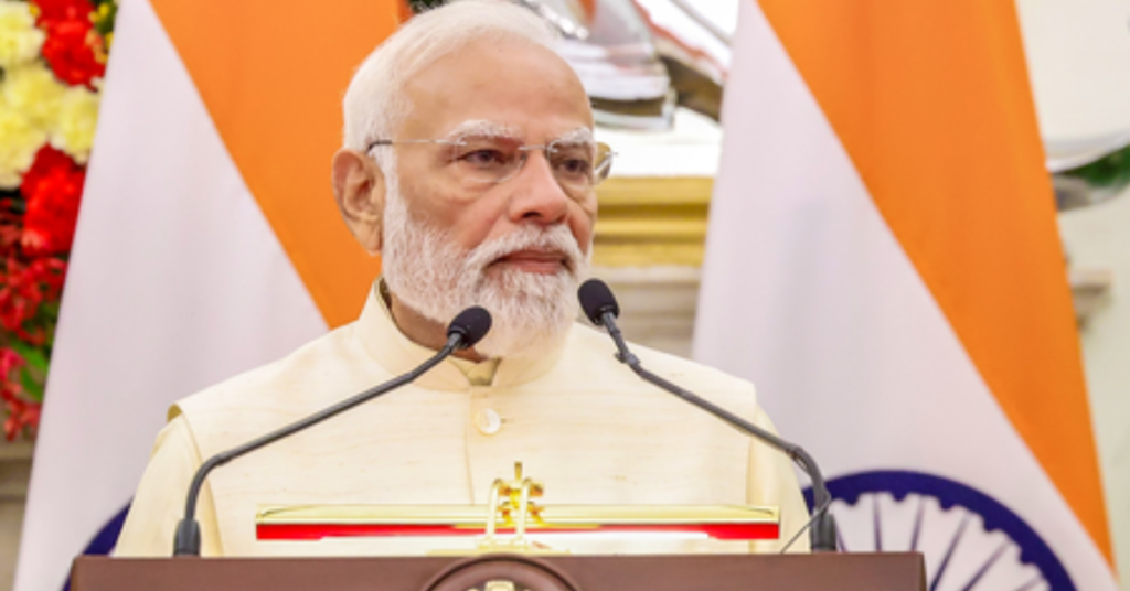 पीएम मोदी यूएई पहुंचे