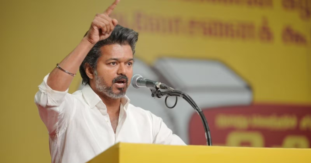 तमिलनाडु में नया राजनीतिक समीकरण दिखाता हुआ दृश्य