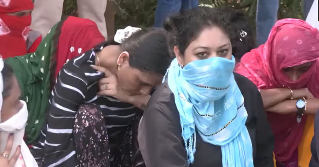 गुजरात में अवैध घुसपैठ पर कार्रवाई के दौरान गिरफ्तार किए गए बांग्लादेशी नागरिक