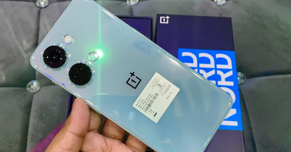 OnePlus Nord 3 स्मार्टफोन का फ्रंट व्यू