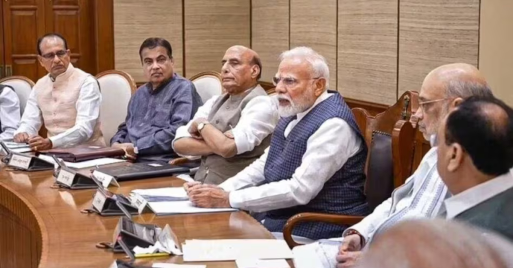 8वें वेतन आयोग से जुड़ी ताजा जानकारी, सरकारी कर्मचारियों के वेतन में संभावित बढ़ोतरी