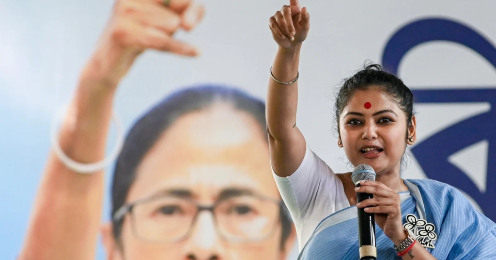 सायोनी घोष का मीडिया से बातचीत करते हुए फोटो