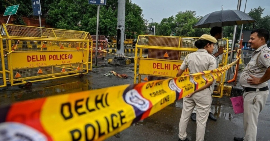 आनंद विहार ISBT हमला मामले में दिल्ली पुलिस जांच करती हुई