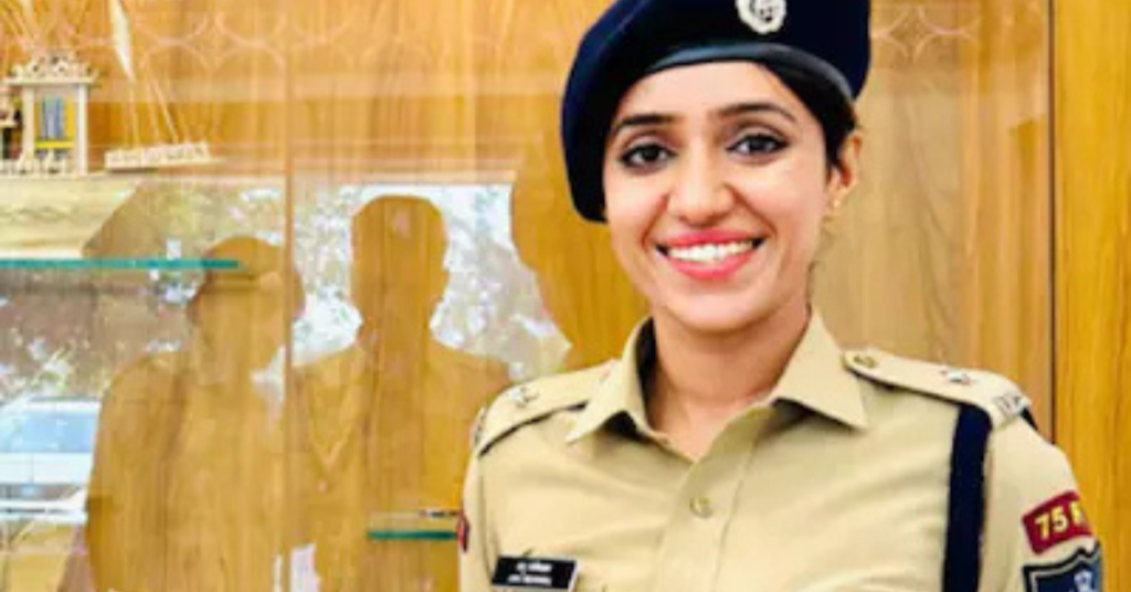 महिला ट्रेनी से IPS अधिकारी बनने और जेल पहुंचने का पूरा मामला