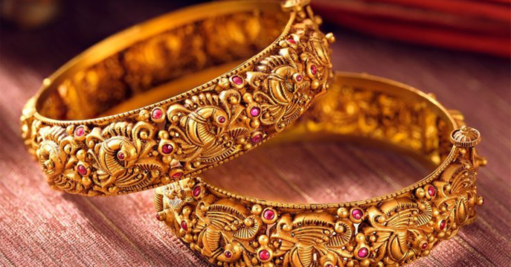 Gold Price Today: ₹1.42 लाख से नीचे आया सोना, चांदी ₹5,200 से ज्यादा सस्ती