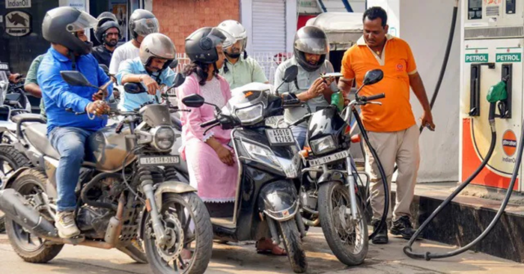 पेट्रोल डीजल कीमत में बढ़ोतरी की सांकेतिक तस्वीर