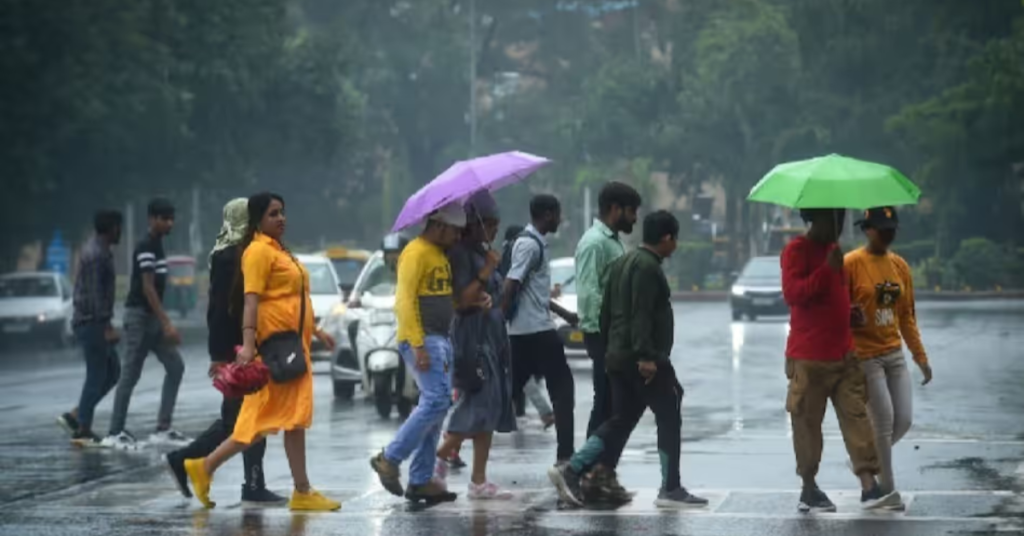 आज का मौसम: यूपी, बिहार, कश्मीर और असम में भारी बारिश का अलर्ट
